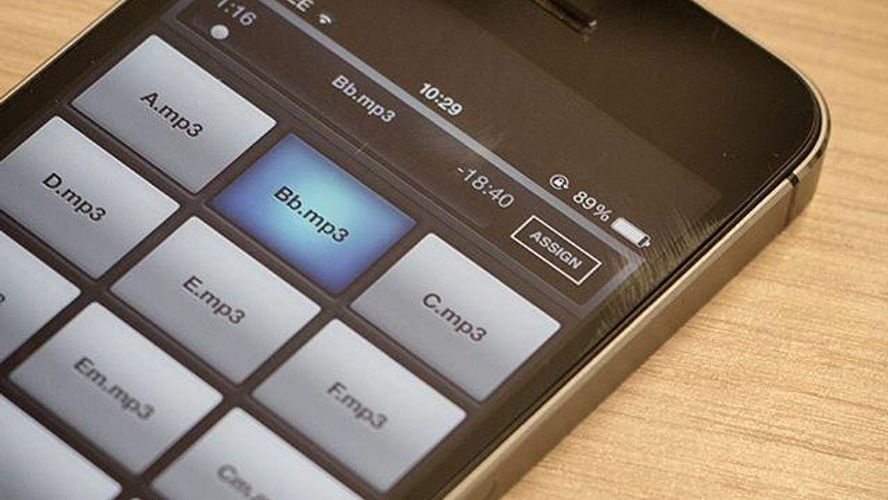 SoundCue Allows musicians to play back audio tracks with one tap